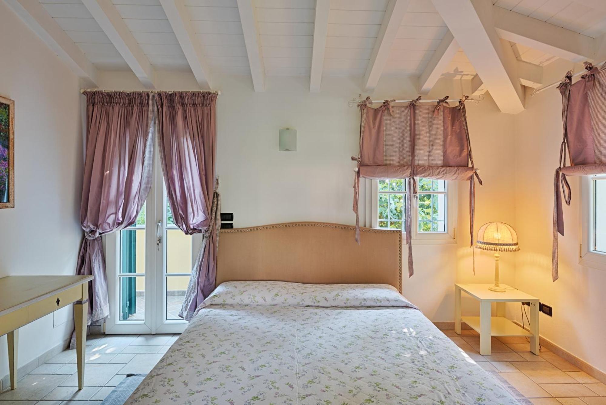 Casa Vacanze Nel Giardino Di Renzo Империа Екстериор снимка