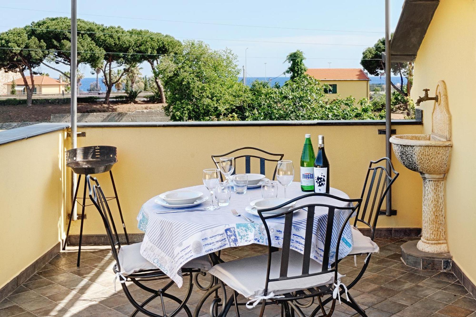 Casa Vacanze Nel Giardino Di Renzo Империа Екстериор снимка